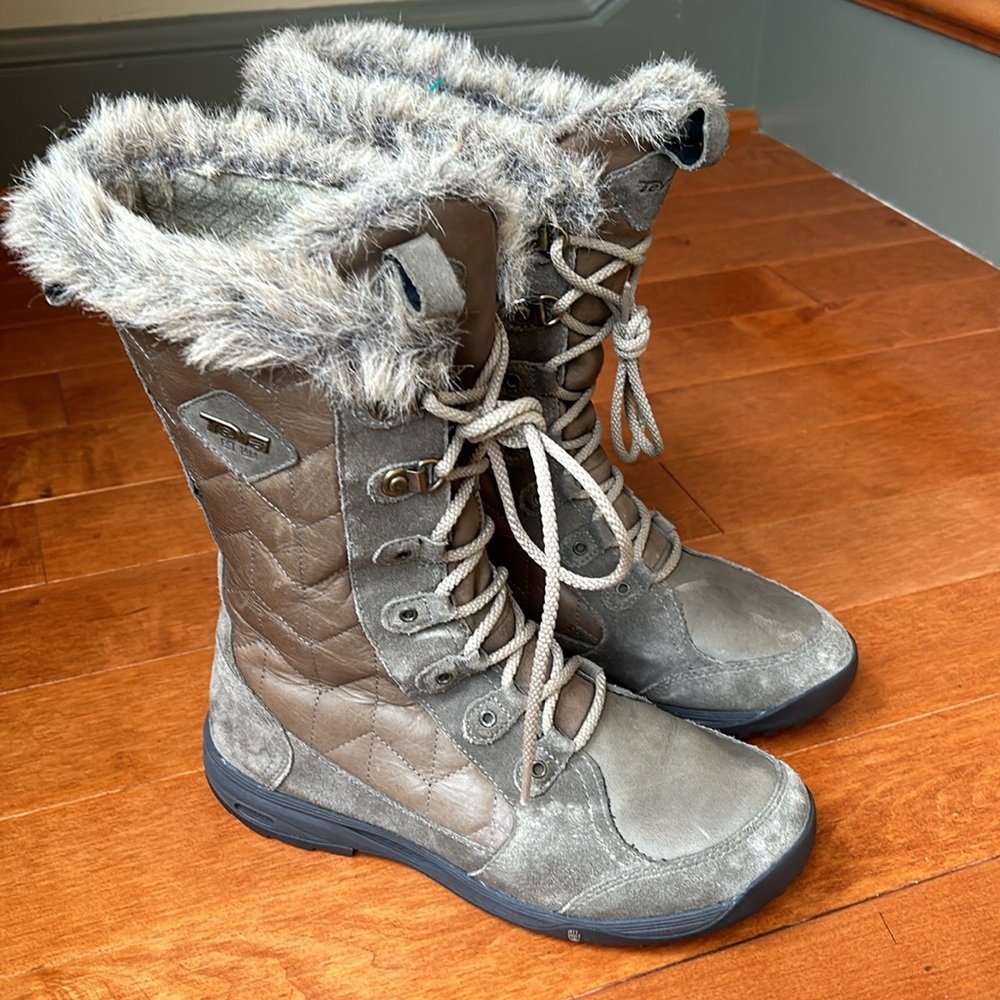 Teva Women's Brown Faux Fur Winter Lace-Up Boots
